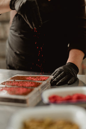 Milk chocolate 52% cocoa and raspberry 70 g Răzvan