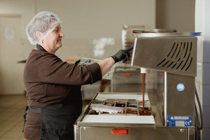 Artisanal milk chocolate 52% cocoa and forest hazelnuts 80 g Răzvan