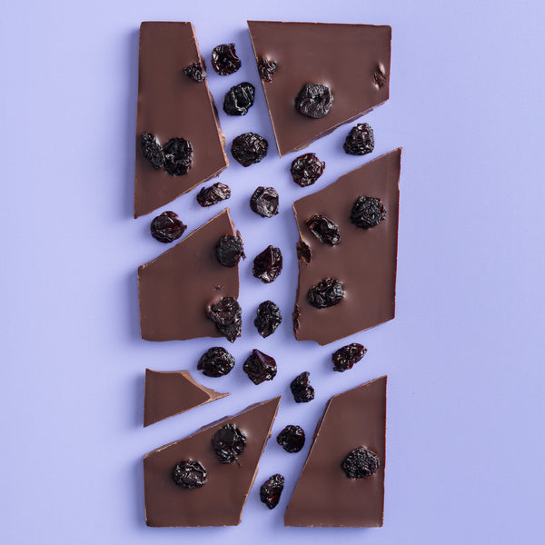 Ciocolată artizanală neagră 70% cacao cu vișine din vișinată 80g Răzvan