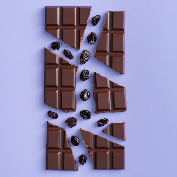 Ciocolată artizanală neagră 70% cacao cu vișine din vișinată 80g Răzvan