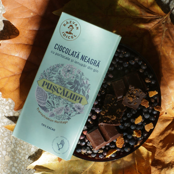 Ciocolată neagră cu portocale și ienupăr din gin Pușcălupi 70% cacao - Răzvan Idicel - 80g