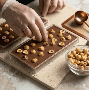 Artisanal milk chocolate 52% cocoa and forest hazelnuts 80 g Răzvan