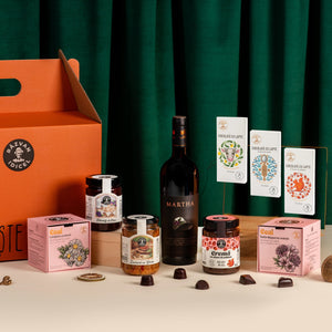 Cutia Select cu vin și ceai, produse aranjate